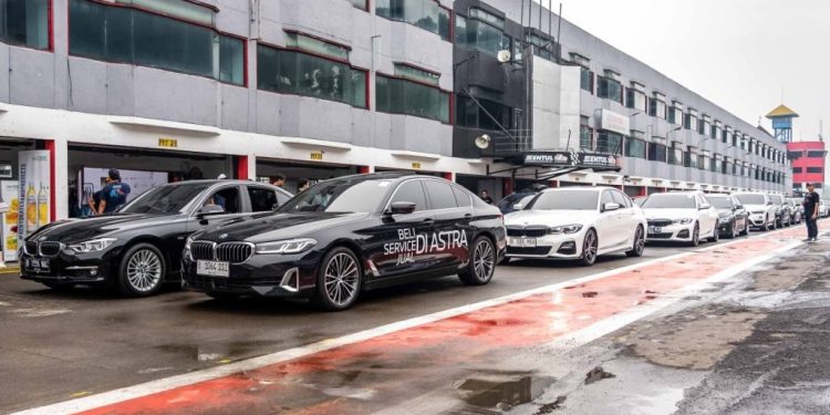 Ajak Konsumen Pacu Adrenalin, Joyfest 2024 BMW Astra Driving Experience Digelar di Sirkuit Sentul