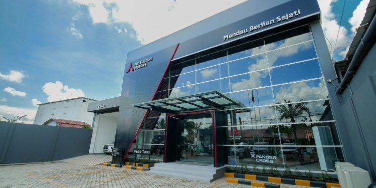 Mitsubishi Resmikan Dua Diler Baru di Kalimantan Timur, Potensi Konsumen Pertambangan dan Perkebunan
