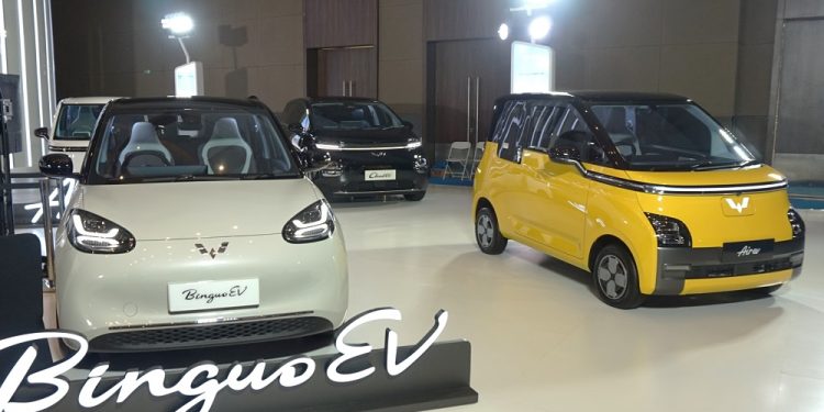 Wuling Torehkan Penjualan Mobil Listrik Terlaris di Indonesia