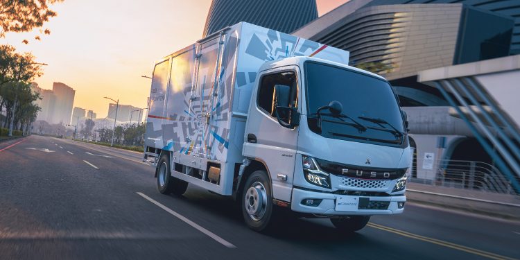 Truk Listrik Fuso eCanter Resmi Masuk Pasar Taiwan