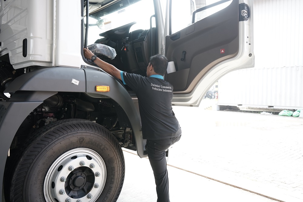 Dcvi Ungkap Posisi Berkendara Truk Mercedes Benz Axor Yang Aman Mobil Komersial 3851