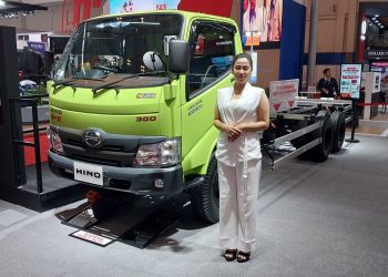 Hino 300 6×2 Jadi Solusi Transportasi Terpercaya Bebas ODOL