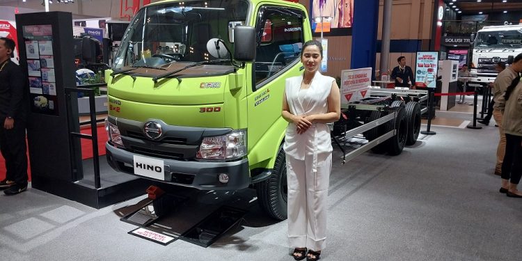 Hino 300 6×2 Jadi Solusi Transportasi Terpercaya Bebas ODOL