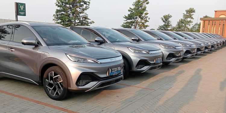1.000 Unit Mobil Listrik BYD Resmi Diserahkan Ke Konsumen Pertama Indonesia