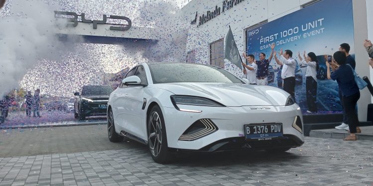 1.000 Unit Mobil Listrik BYD Resmi Diserahkan Ke Konsumen Pertama Indonesia
