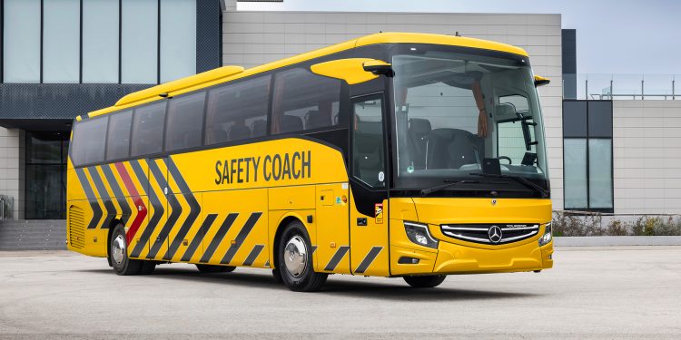Daimler Kenalkan Bus ‘Safety Coach’ Edisi Ke-6, Tetapkan Standar Keselamatan Baru