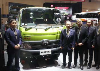2 Truk Baru Hino Meluncur di GIIAS, Hino 300-136 HDL 6×2 dan Hino 500 FM JD R