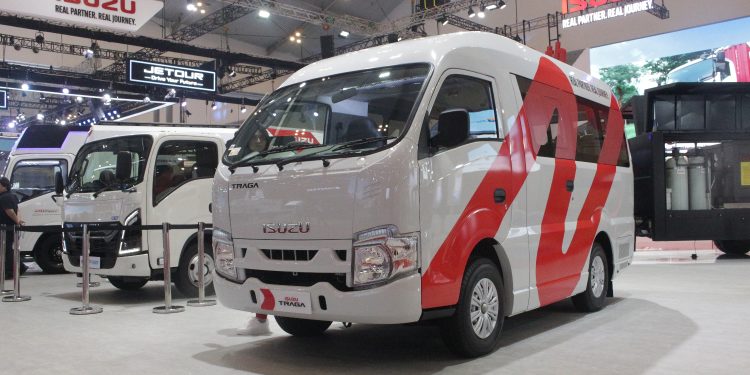Isuzu Gebrak GIIAS 2024 Dengan Inovasi Baru, Ada Mobile Charging Station