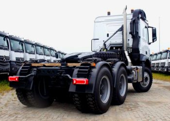 Ternyata Ini Alasan Truk dan Bus Besar Pakai Ban Ganda di Bagian Belakang