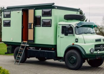 Menolak Punah, Truk Mercedes-Benz LA 1113 B Disulap Jadi Campervan Mewah