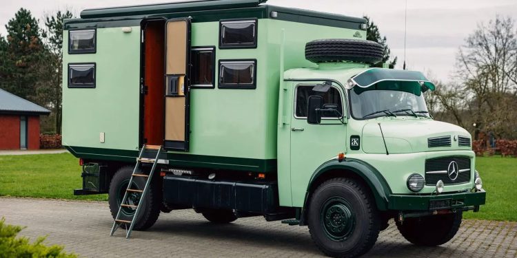 Menolak Punah, Truk Mercedes-Benz LA 1113 B Disulap Jadi Campervan Mewah