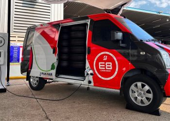 Bridgestone Indonesia Mulai Suplai Ban Dengan Blind Van EV DFSK Gelora E