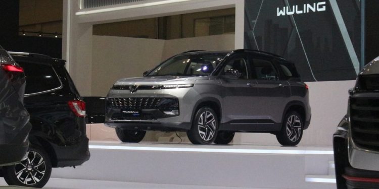 Wuling Almaz RS Pro Hybrid Jadi Andalan Keluarga dengan Fitur Berlimpah