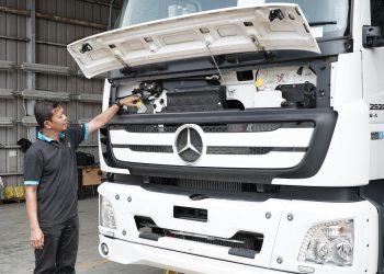 Penting Dilakukan Pengemudi Sebelum Mengendarai Truk Mercedes-Benz Axor