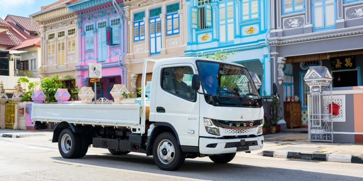 Mitsubishi Fuso Luncurkan eCanter Untuk Pasar Singapura