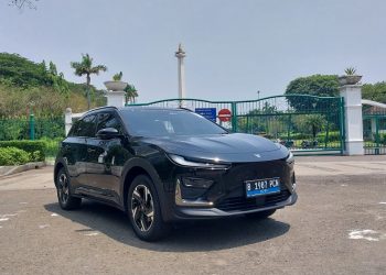 Mengelilingi Kota Jakarta Bersama Mobil Listrik Nyaman dan Canggih Neta X