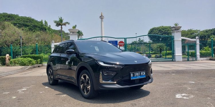 Mengelilingi Kota Jakarta Bersama Mobil Listrik Nyaman dan Canggih Neta X