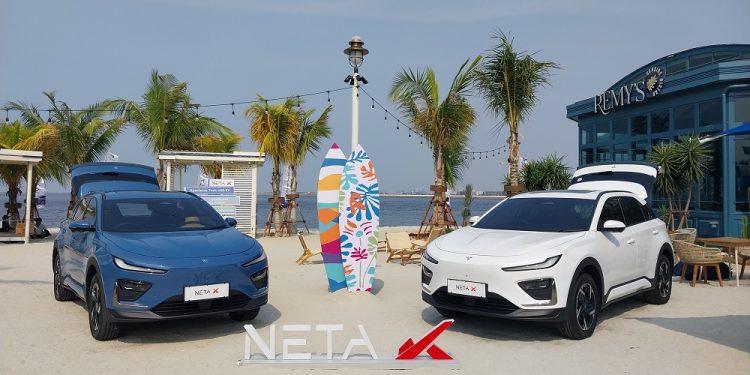 Mengelilingi Kota Jakarta Bersama Mobil Listrik Nyaman dan Canggih Neta X