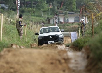 Uji Coba Mitsubishi All New Triton, Lewati Medan Off Road Berlumpur