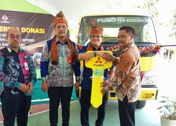 KTB Donasikan Truk Mitsubishi Fuso Canter Euro 4 Ke SMK Bhakti Bangsa Banjarbaru