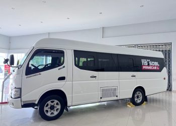 Hino Serahkan Microbus 115 SDBL Prime Cab L ke Pemilik PO Bus di Sulawesi Untuk Layani Rute 350 Km