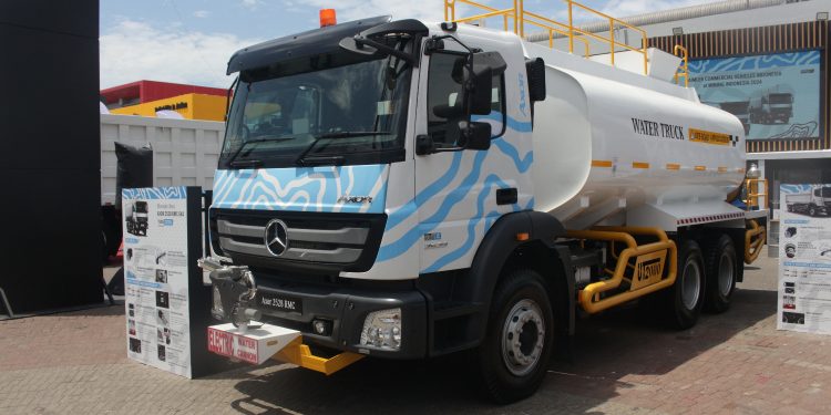 Intip Canggihnya Inovasi Truk Water Sprayer Buatan Karoseri UT2000