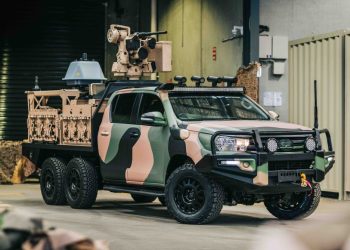 Toyota Hilux 6×6 Racikan Supacat, Siap Diajak Tempur