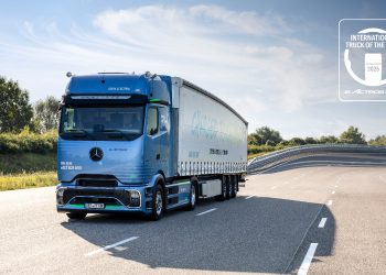 Mercedes-Benz eActros 600 Sabet Penghargaan “International Truck of the Year 2025”