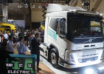 Truk Listrik Volvo FM 6x4T Electric Resmi Meluncur di Indonesia