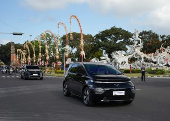 158 Wuling BinguoEV dan Cloud EV Sukses Antarkan Tamu Negara di Forum HLF-MSP dan The 2nd IAF 2024