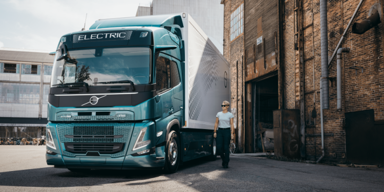 Tekan Biaya TCO, Jadi Motivasi Indotruck Bawa Truk Listrik Volvo Ke Indonesia