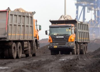 Bahaya Mengintai, Ini Tips Hindari Slip Pada Ban Truk Tambang