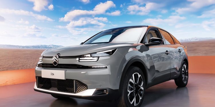 Citroen Luncurkan Dua Sedan Compact C4 dan C4 X di Paris Motor Show 2024