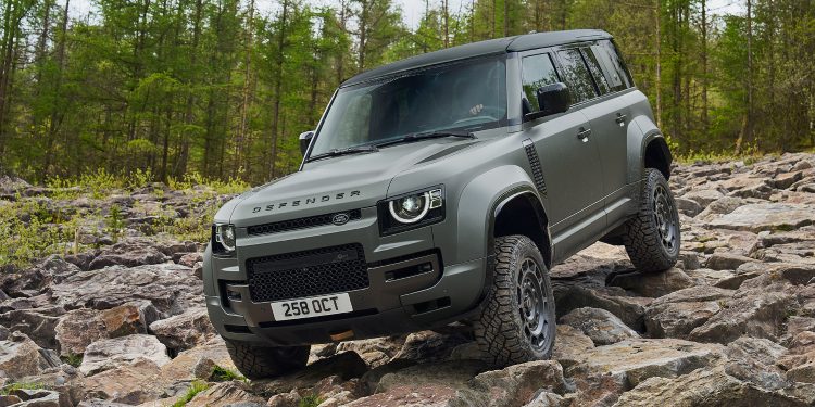 JLR Luncurkan New Defender Octa, Performa Lebih Liar