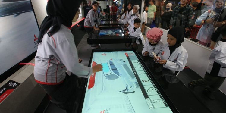 Mitsubishi Motors Kembangkan Perangkat Lunak Terbaru Untuk Car Design Center
