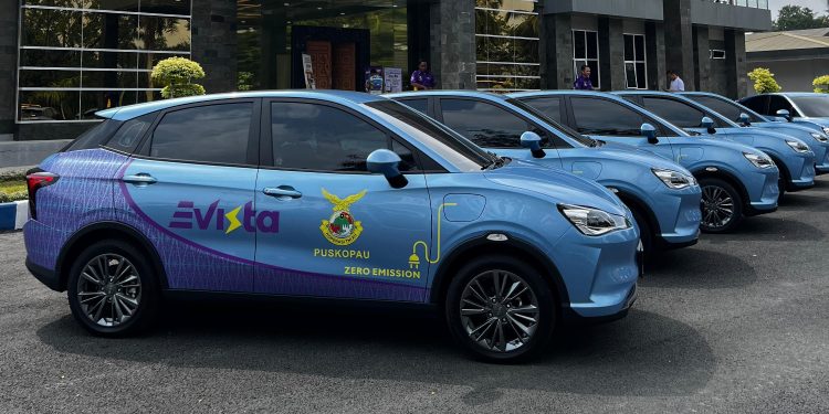 Neta V Jadi Taksi Listrik Evista Pertama di Bandara Sultan Syarif Kasim II Pekanbaru