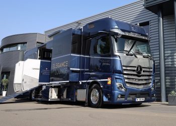 Mengintip Mewahnya Truk Transportasi Kuda Berbasis Mercedes-Benz Actros 2551