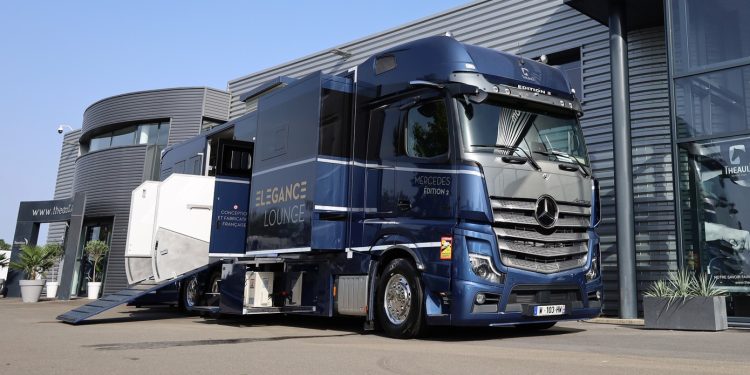 Mengintip Mewahnya Truk Transportasi Kuda Berbasis Mercedes-Benz Actros 2551