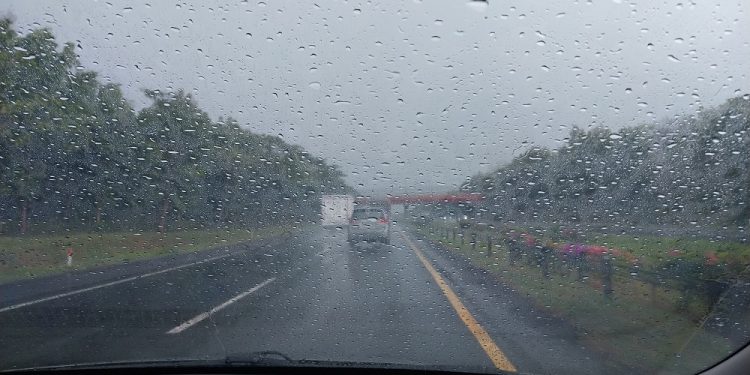 5 Hal yang Perlu Diperhatikan Pemilik Mobil Saat Musim Hujan