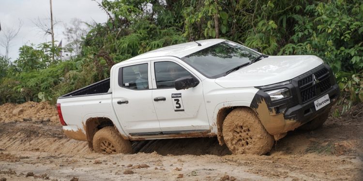 Mitsubishi Motor Kembali Mengajak Konsumen di Balikpapan Rasakan All-New Triton di Trek Off Road