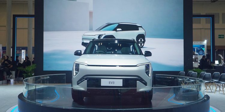 Dukung Mobilitas Ramah Lingkungan, Kia Tampilkan EV3 di GJAW 2024