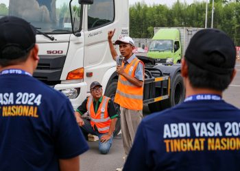 Instruktur Hino Indonesia Academy Berikan Pelatihan Keselamatan Berkendara ke 60 Pengemudi Truk dan Bus