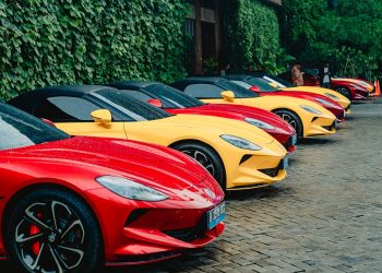 MG Indonesia Serahkan Sport Car Listrik MG Cyberster Kepada 10 Pelanggan Pertama