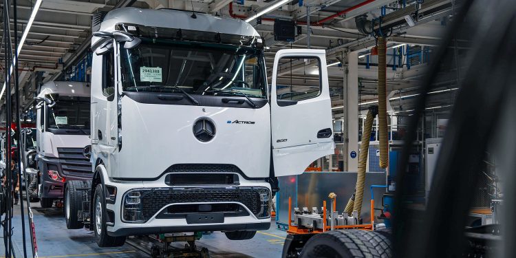 Truk Listrik Mercedes-Benz eActros 600 Resmi Diproduksi Massal