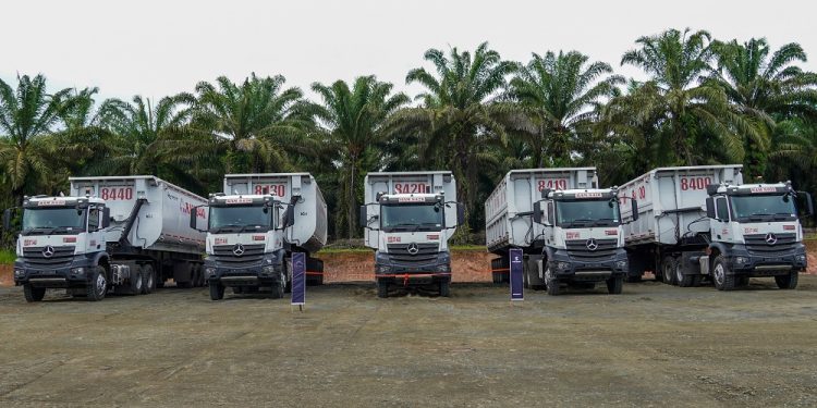PT SWI Serahkan 5 Unit Truk Mercedes-Benz Actros 4048 S Kepada PT RAM, Jawab Kebutuhan Tambang