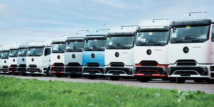Truk Listrik Mercedes-Benz eActros 600 Mulai Dikirim Ke Konsumen