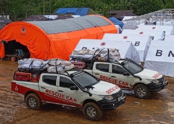 Tangguhnya Mitsubishi Triton Lewati Jalur Bencana di Sukabumi, Distribusikan Bantuan ke Daerah Terpencil