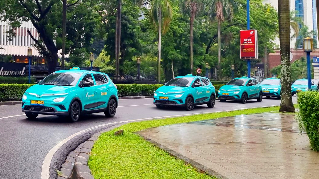 Xanh SM mobil listrik ramah lingkungan pariwisata Jakarta