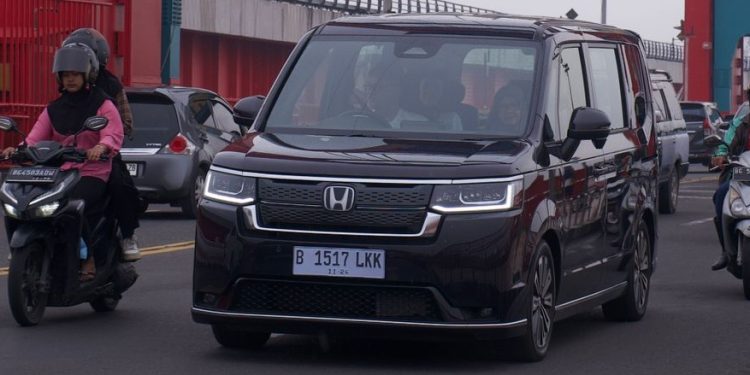 Honda Tampilkan Kembali Step Wgn e:HEV di IIMS 2025, Siap Dipasarkan?