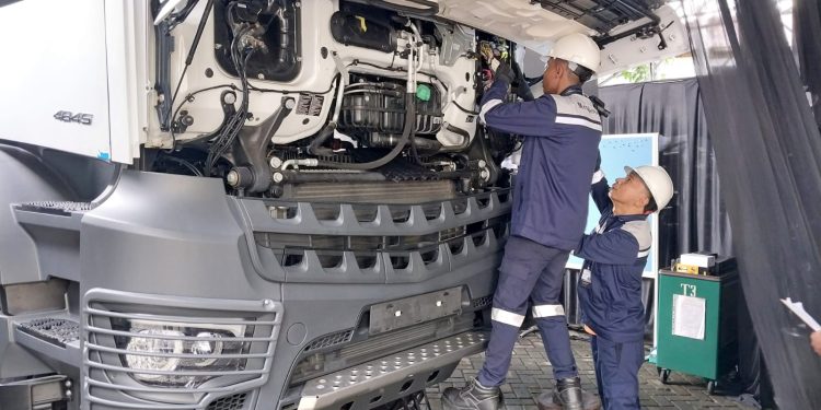 DCVI TechMasters Tingkatkan Kualitas Layanan Purna Jual, Asah Kemampuan Teknisi Bus dan Truk Mercedes-Benz